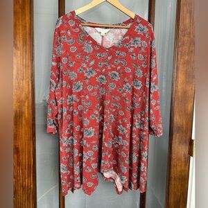 Magnolia Grace Tunic Top‎ 3X White Red Floral Paisley 3/4 Sleeve Shark Bite Hem